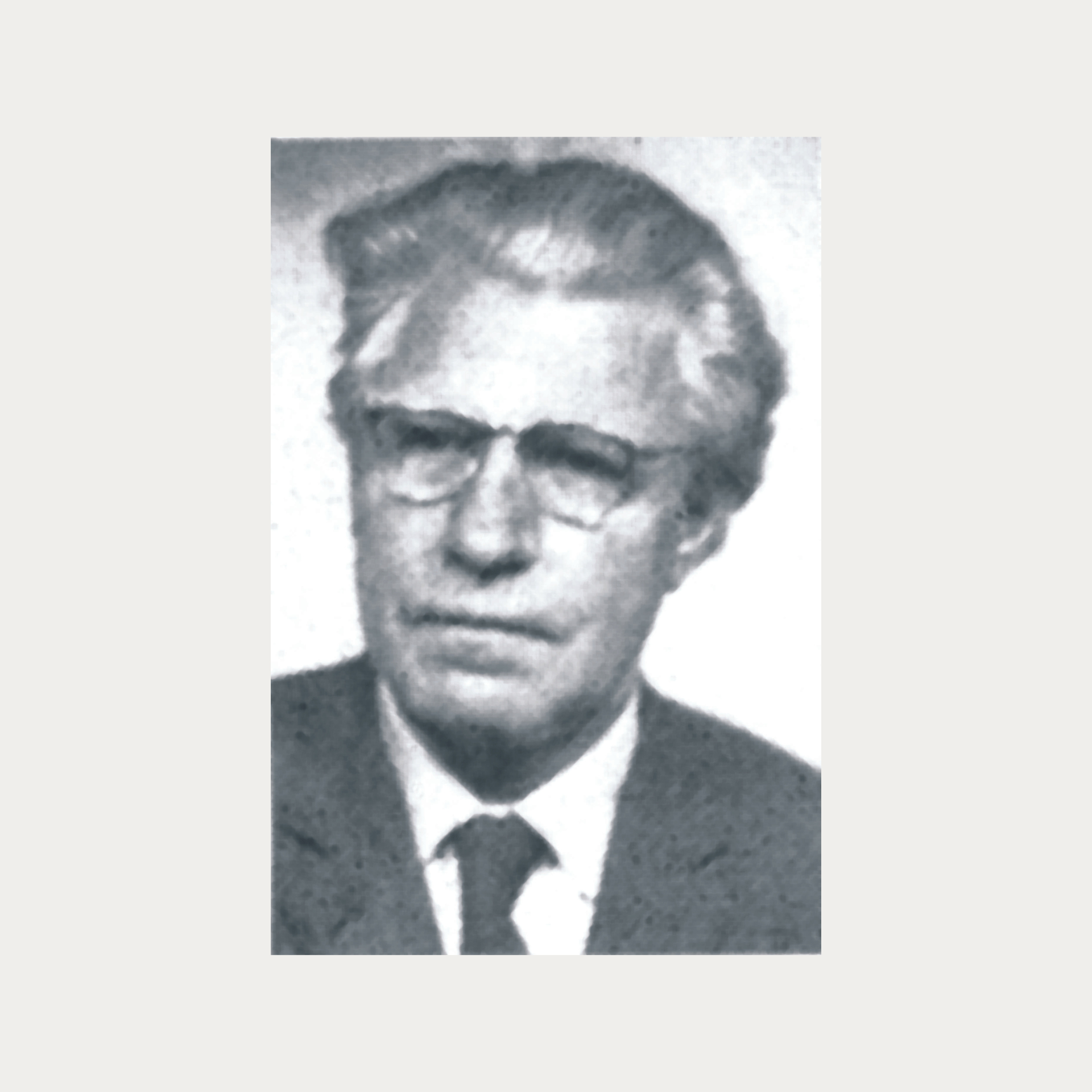 Portræt i sort/hvid af designer Aage Pedersen