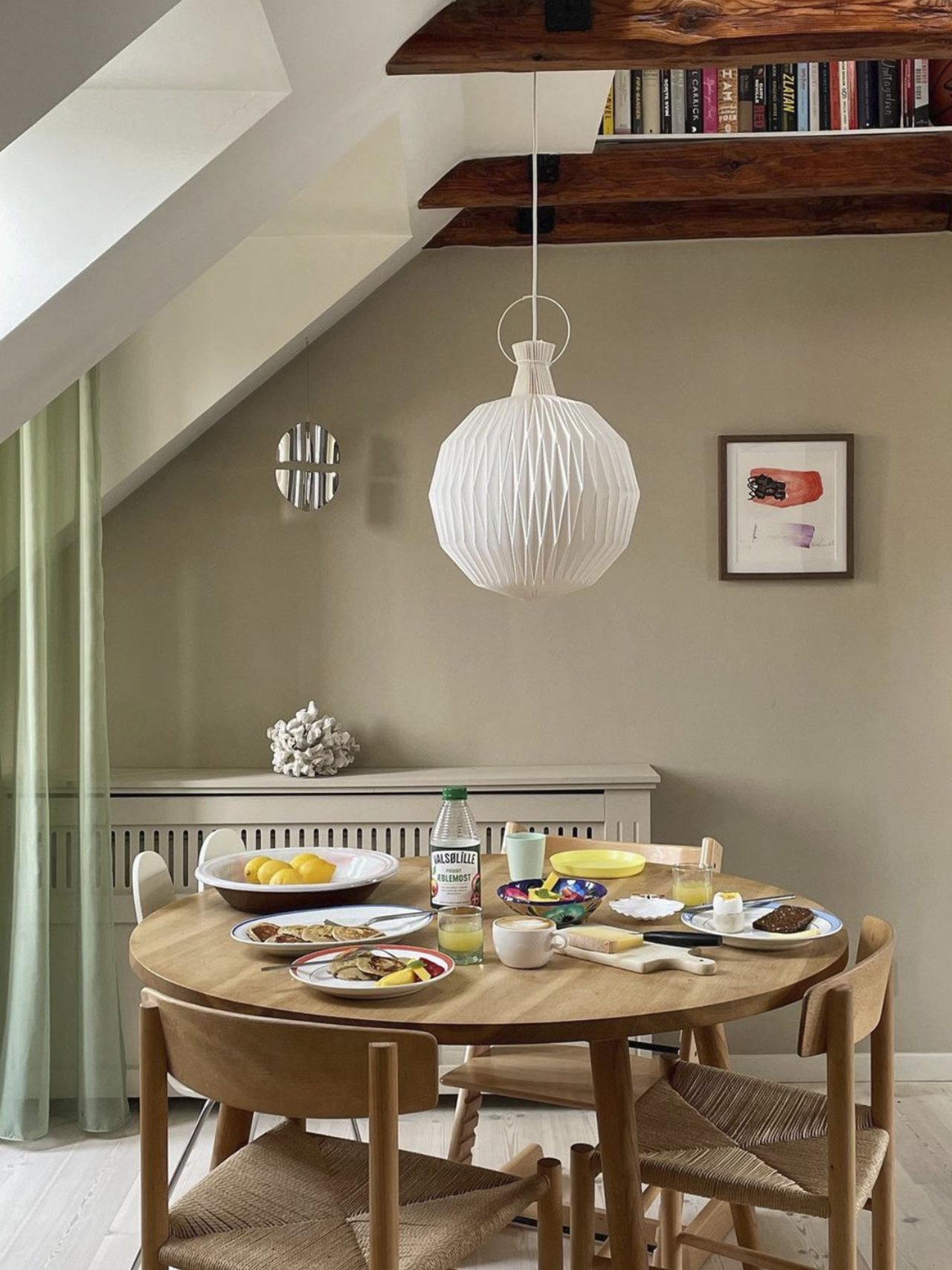 Indretnings inspiration med Le Klint pendel lampe 101 frugtlygten i spisestue