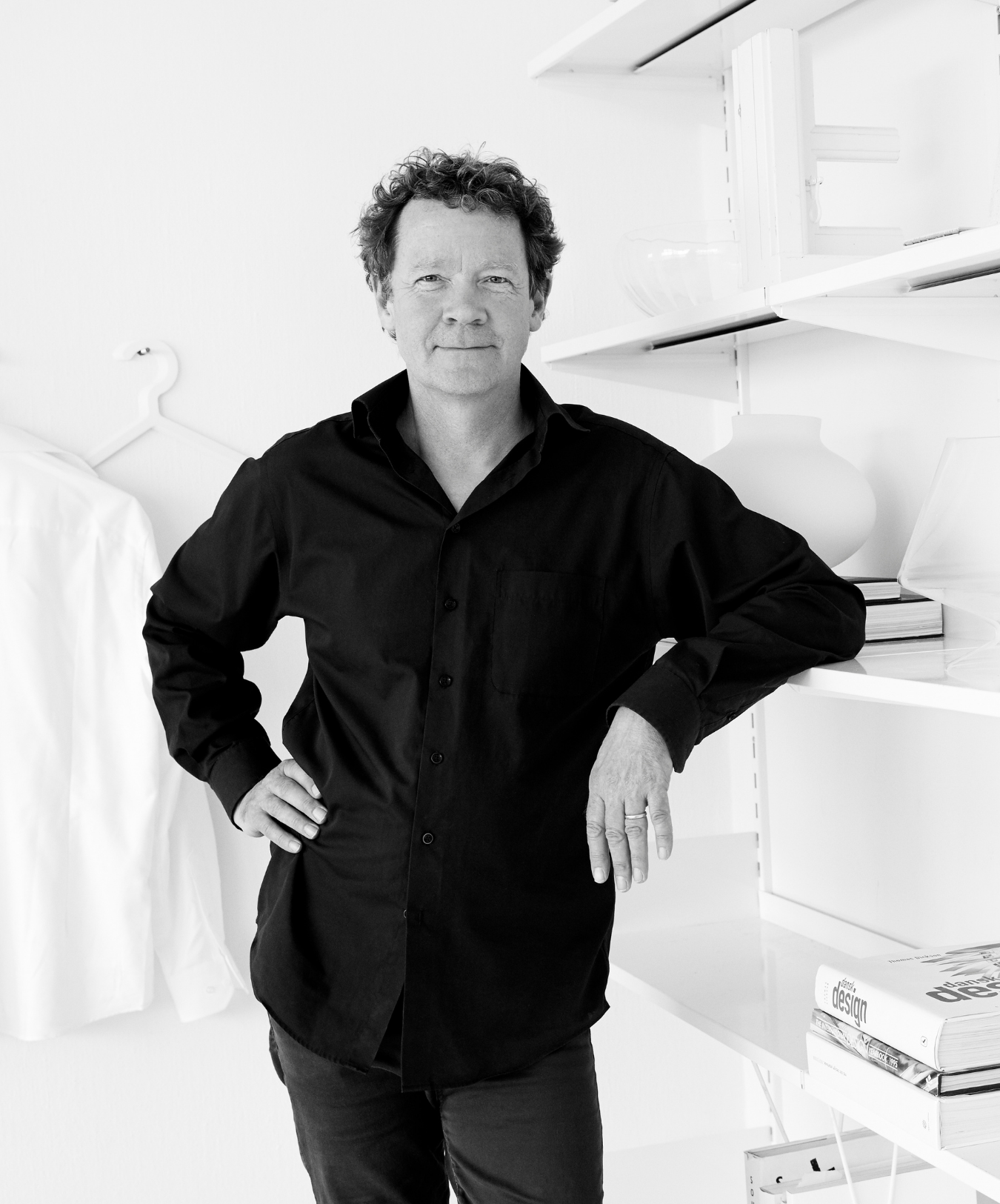 Portræt af designer Philip Ludvigsen i hans kontor