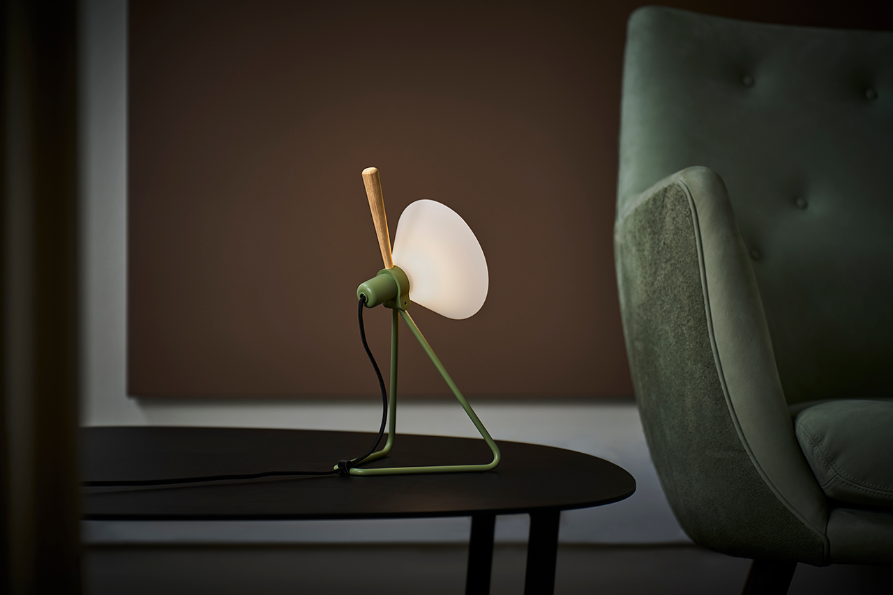 Leklint356 Spot Table Wall Lamp Olivegreen Light oak Lifestyle