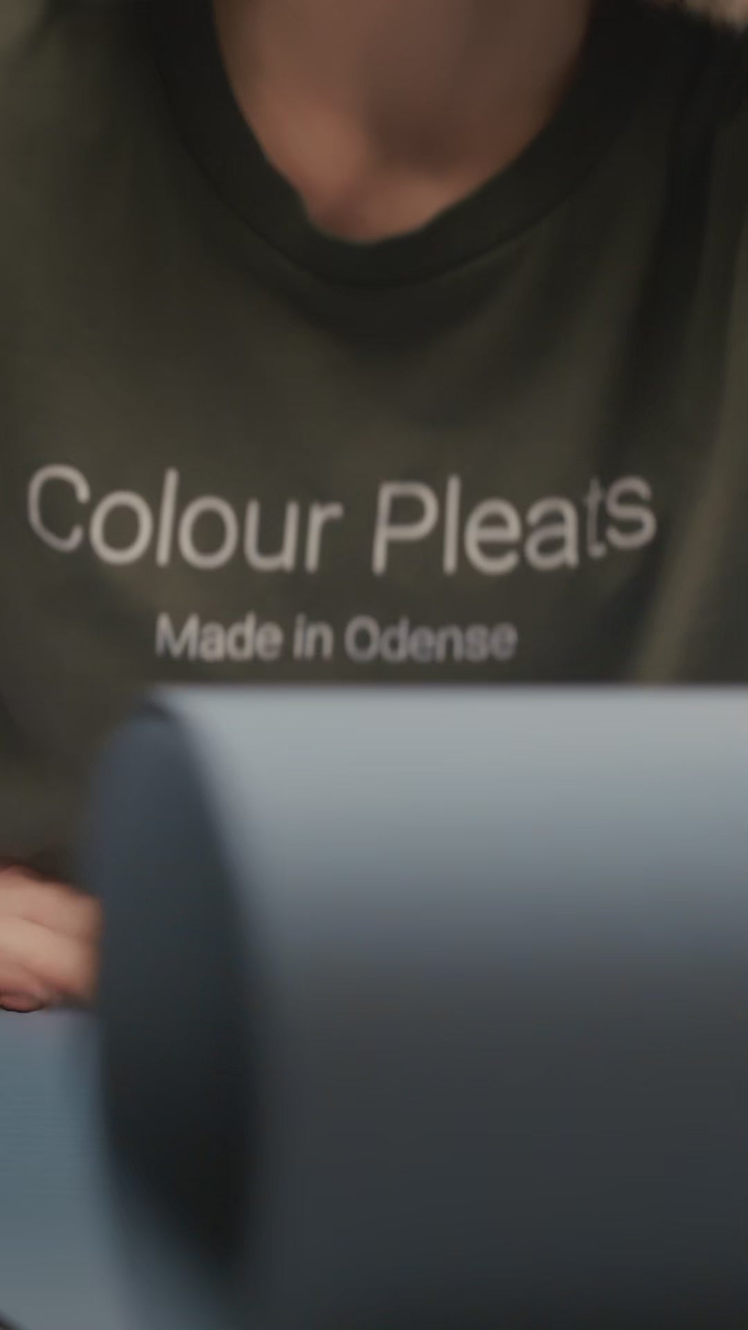 Le Klint Colour Pleats lampe med plisseret papirskærm i farver – håndlavet dansk design med klassisk foldeteknik