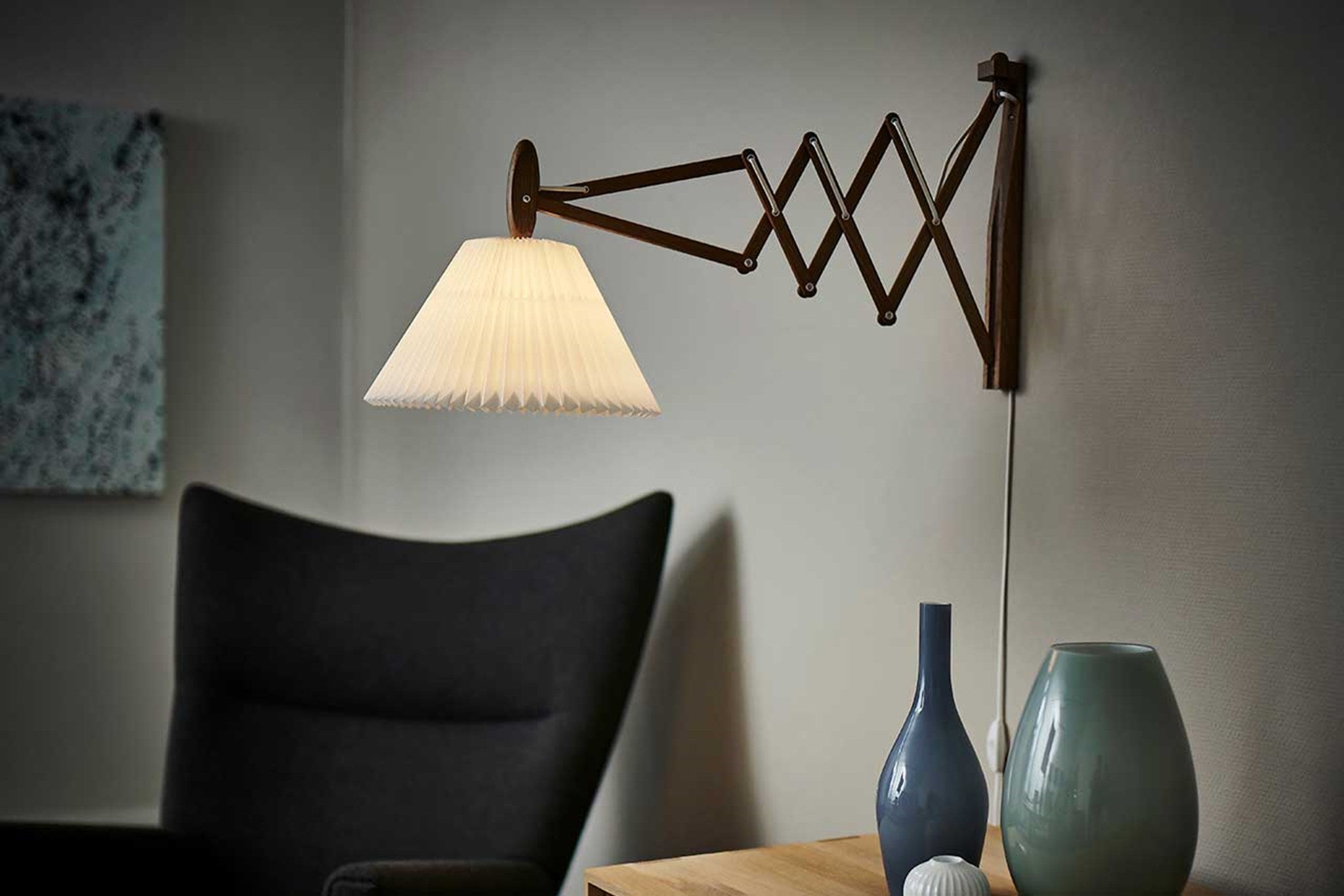 LeKlint233_Sax_wall_lamp_smokedoak_lampshade2_21_lifestyle1