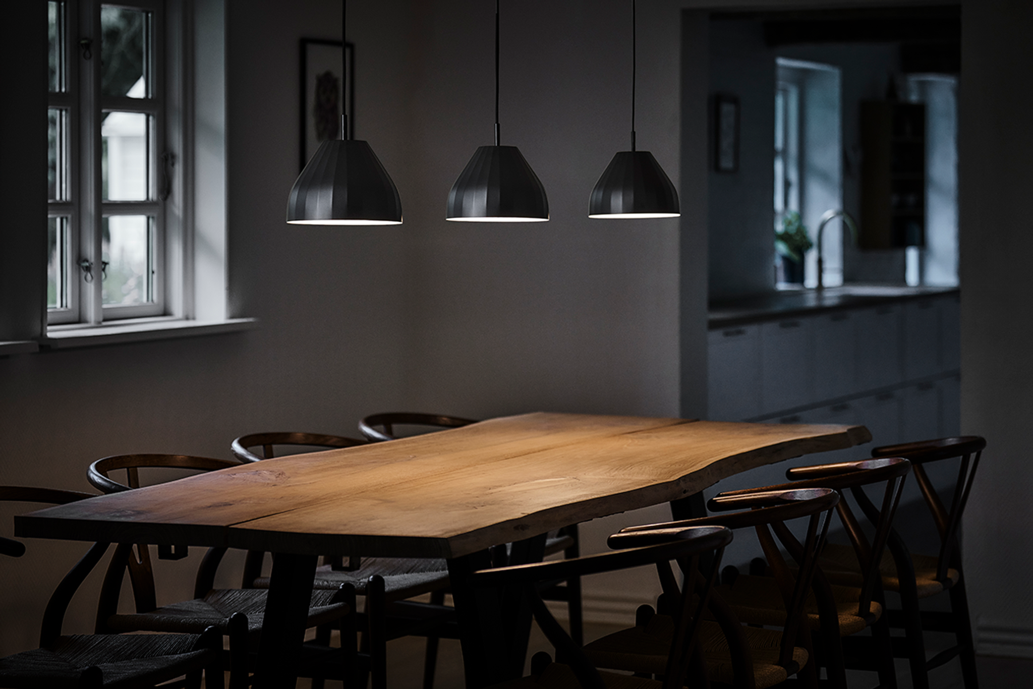 LeKlint140_Facet_pendant_black_lifestyle2