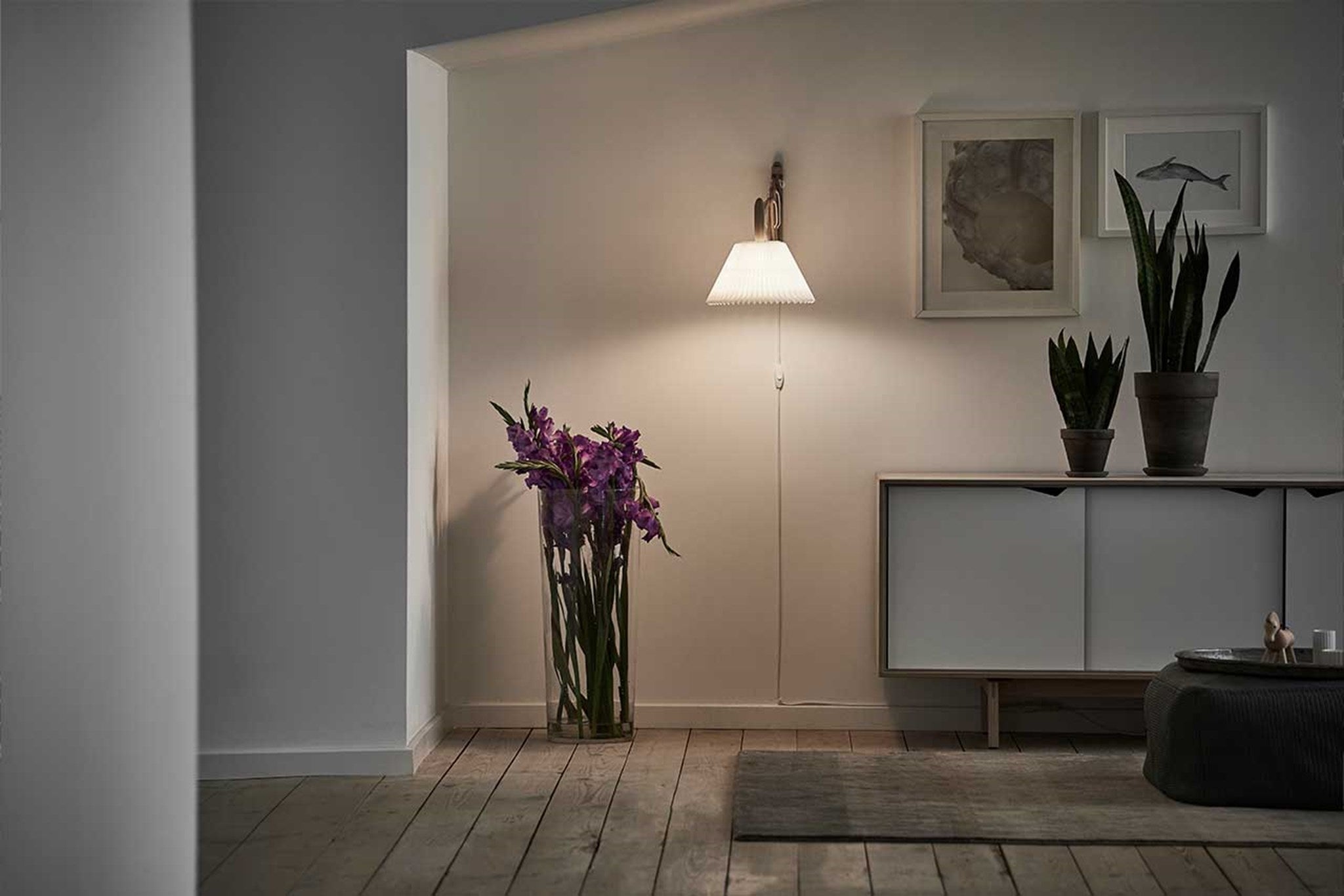 LeKlint223_Sax_wall_lamp_lightoak_lifestyle1