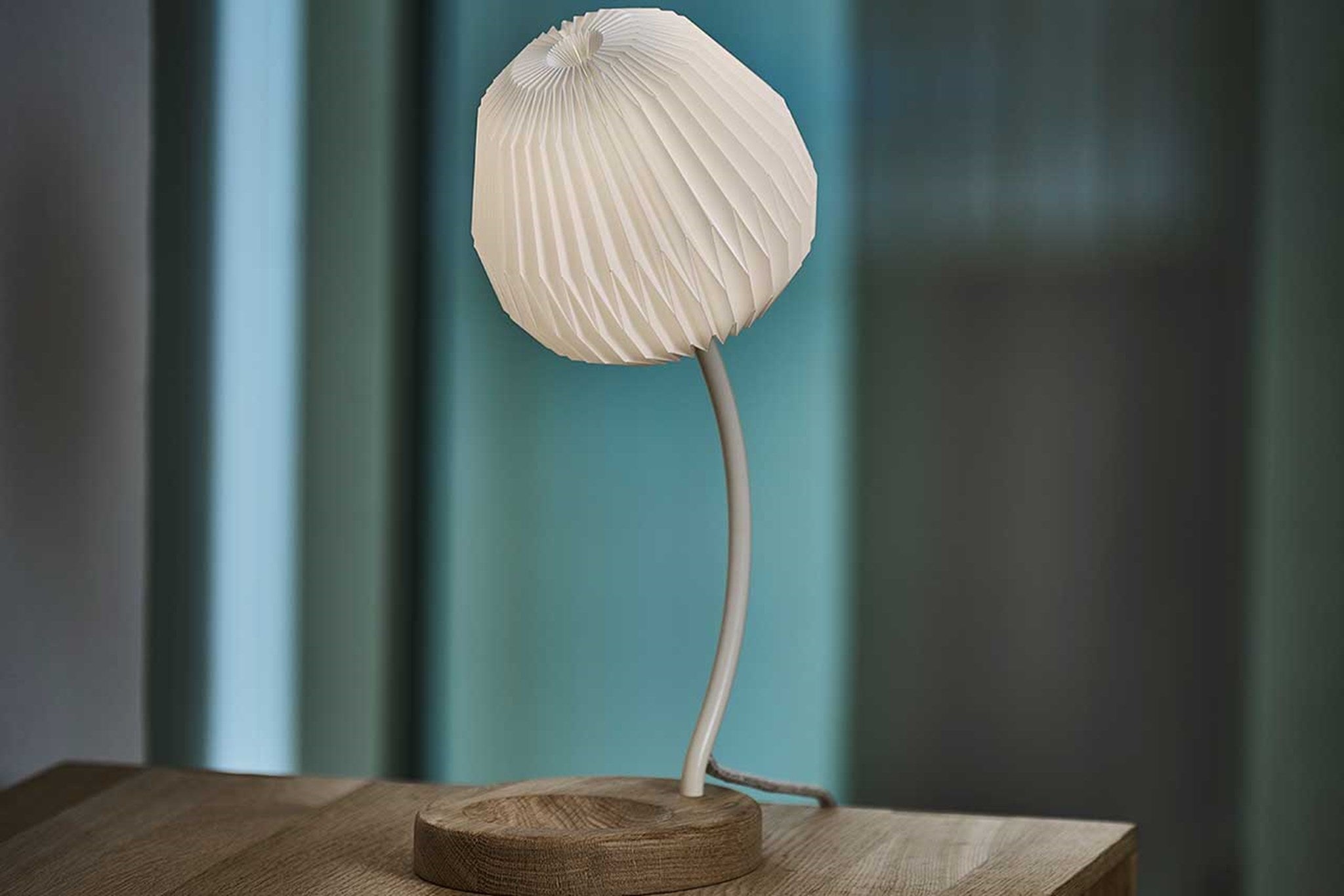 LeKlint330_Bouquet_table_lamp_lifestyle4