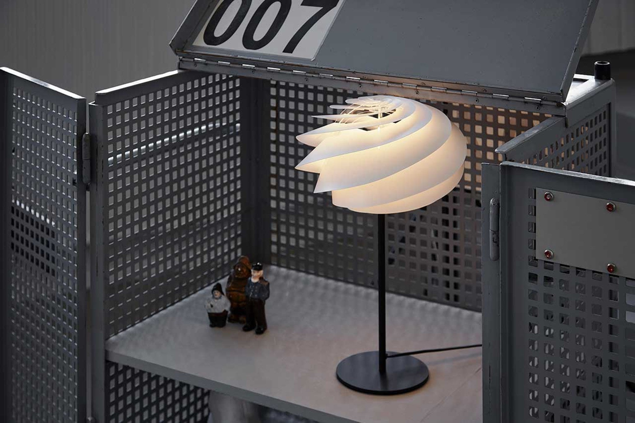 LeKlint331_Swirl_table_lamp_lifestyle1